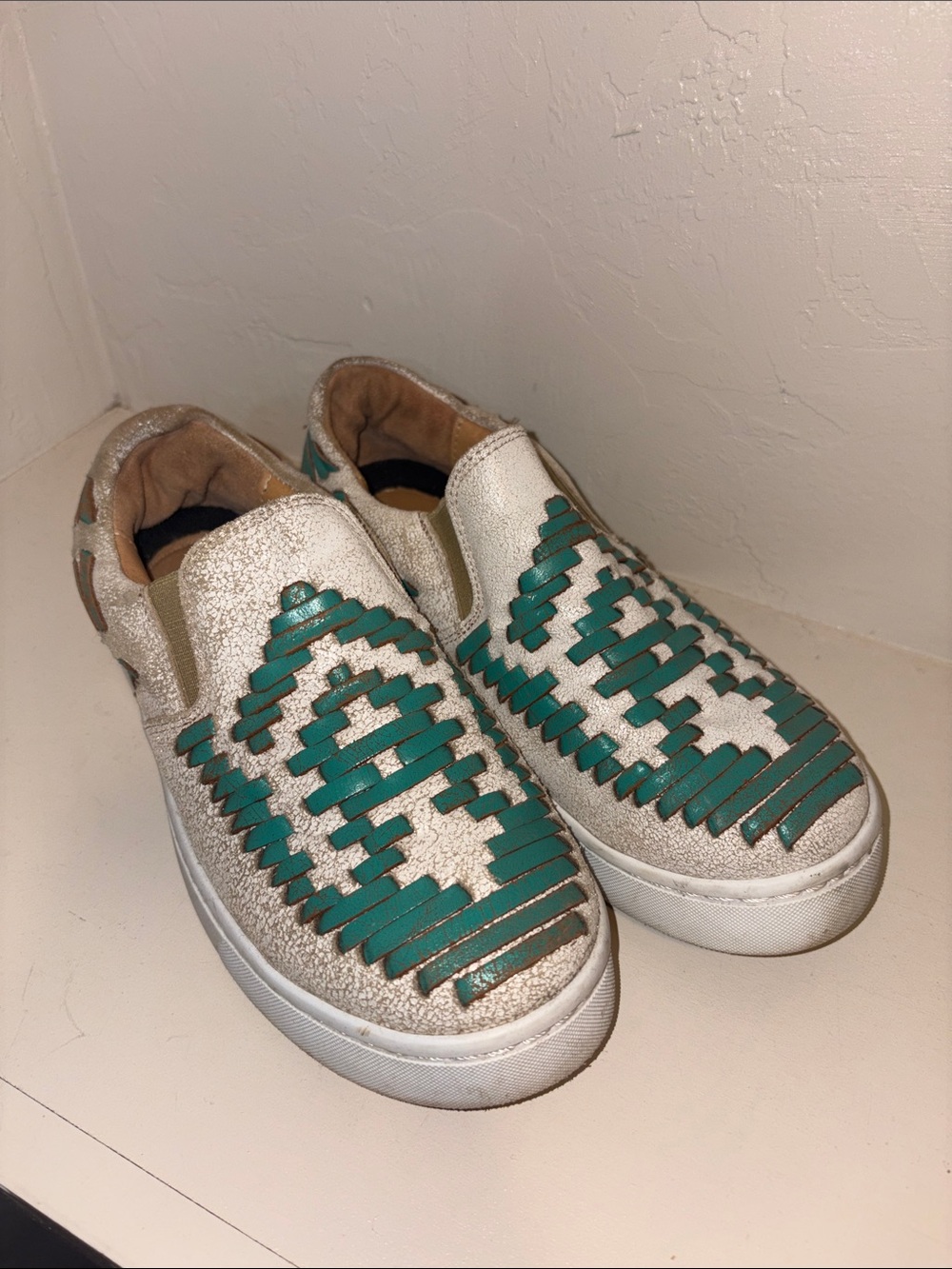 Women’s Metallic White Slip-On Slippers with Teal Woven Accent
